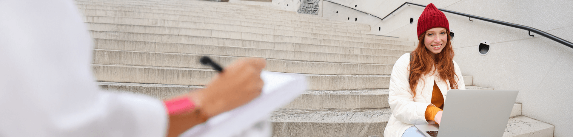 Hero-Banner Digitales Berichtsheft 1920x460px-(KI-generiert)